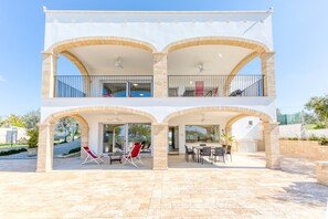 تناول الطعام بالخارج