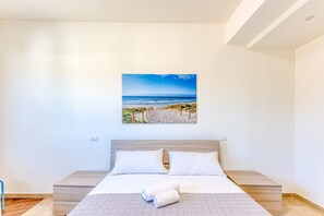 2 makuuhuonetta, silitysrauta/-lauta, ilmainen Wi-Fi, vuodevaatteet