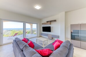 TV - Apartment 'Bianca' with Sea View, Wi-Fi and Air Conditioning (Ugento)