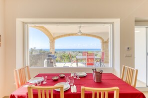 Dining - Apartment 'Bianca' with Sea View, Wi-Fi and Air Conditioning (Ugento)