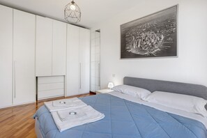 1 slaapkamer, een strijkplank/strijkijzer, gratis wifi, beddengoed