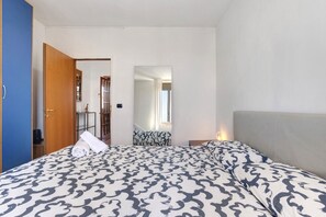 2 bedrooms, iron/ironing board, free WiFi, bed sheets - Apartment 'La Casa Del Gallo' with Balcony and Wi-Fi (Concorezzo)