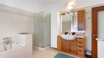 Doccia, asciugacapelli, asciugamani