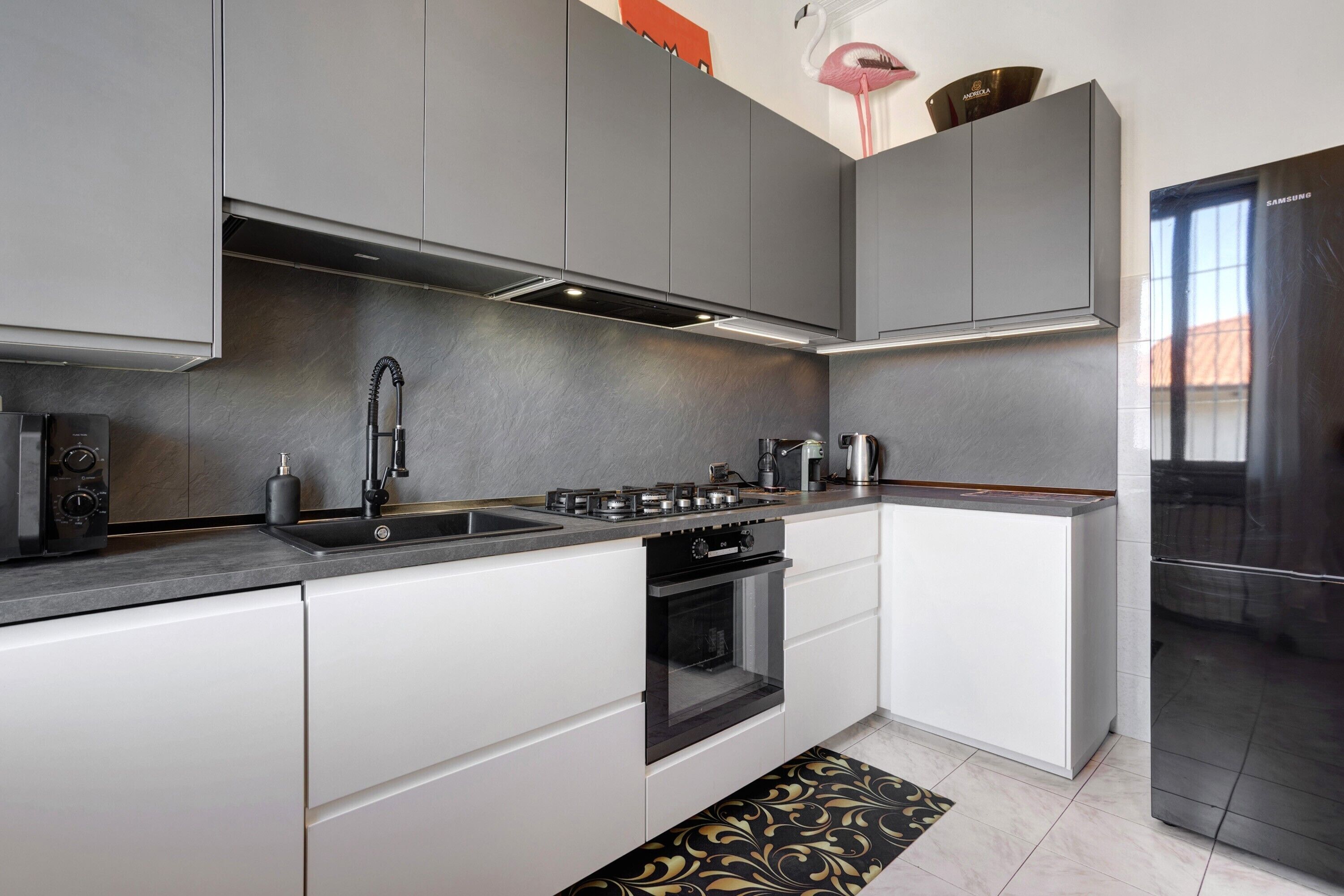 冰箱、微波炉、烤箱、炉灶