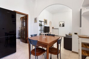 Dining - Apartment 'La Casa Del Gallo' with Balcony and Wi-Fi (Concorezzo)