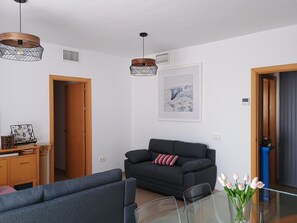 TV, DVD-spiller og stereoanlegg