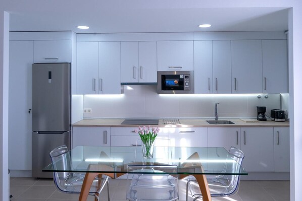 Fridge, microwave, oven, stovetop