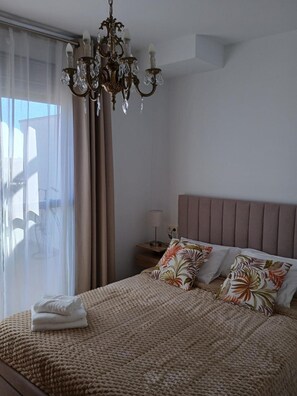 2 bedrooms, iron/ironing board, free WiFi, bed sheets