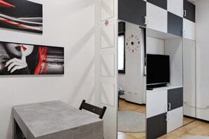 Interior - Apartment 'Mazinga' with Mountain View, Wi-Fi and Air Conditioning (Sondrio)