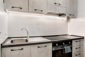 Fridge, microwave, oven, stovetop