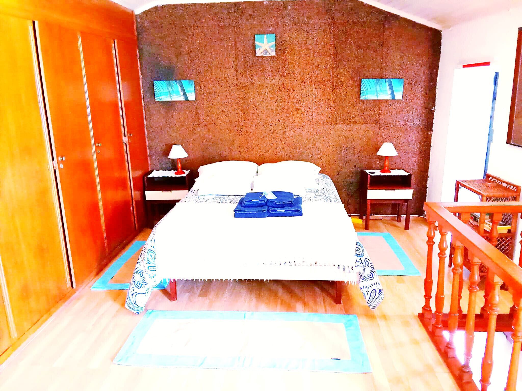 3 dormitorios, tabla de planchar con plancha, wifi gratis y ropa de cama