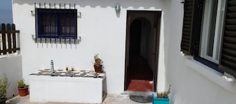 Vakantiehuis 'Mar E Sol' met Uitzicht op Zee, Privéterras en Wi-Fi