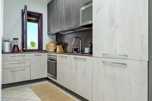 Fridge, dishwasher, coffee/tea maker, cookware/dishes/utensils