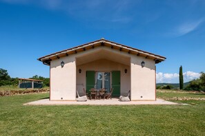 Exterior - Apartment 'Mirto' with Shared Pool, Wi-Fi and Air Conditioning (Manciano)