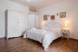1 bedroom, free WiFi, bed sheets - Apartment 'Salvia' with Shared Pool, Wi-Fi and Air Conditioning (Manciano)