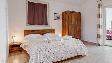 1 bedroom, WiFi (free), bed sheets