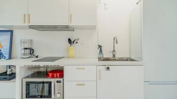 Fridge, microwave, coffee/tea maker, cookware/dishes/utensils