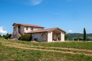 Exterior - Room 'Timo' with Shared Pool, Wi-Fi and Air Conditioning (Manciano)