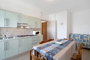 Dining - Apartment '2 Piano' with Shared Terrace, Wi-Fi and Air Conditioning (Jesolo)