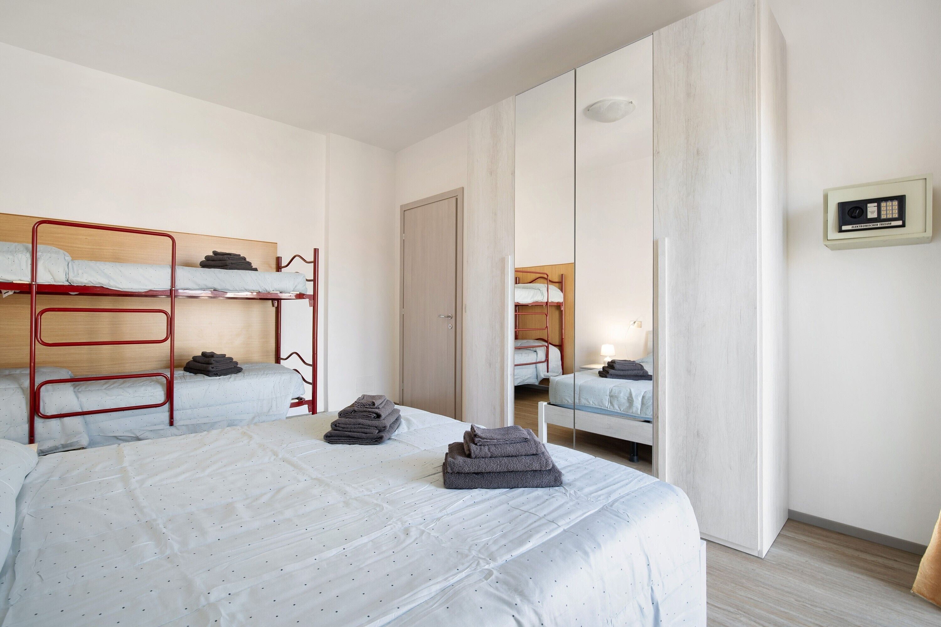 1 slaapkamer, een strijkplank/strijkijzer, gratis wifi, beddengoed