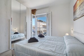 1 bedroom, iron/ironing board, free WiFi, bed sheets - Apartment '2 Piano' with Shared Terrace, Wi-Fi and Air Conditioning (Jesolo)