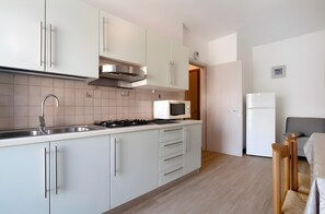 Fridge, microwave, stovetop, highchair