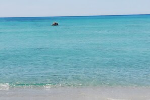 Una spiaggia nelle vicinanze
