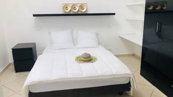 4 bedrooms, iron/ironing board, free WiFi