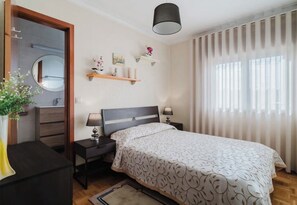 1 soverom, strykejern/-brett, wi-fi (inkludert) og sengetøy