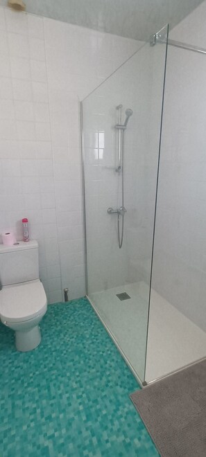 Dusj og toalettpapir