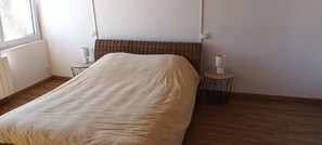 3 bedrooms, travel crib