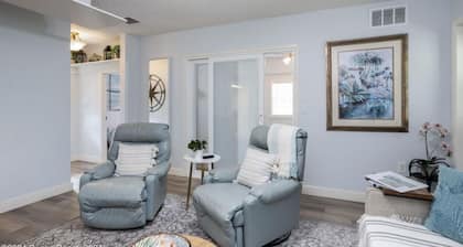3-bedroom Cozy cottage in Eau Gallie District, POOL,Pickleball/basketball courts