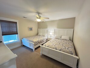 2 habitaciones, cuna de viaje, wifi gratis y ropa de cama