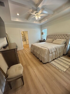 5 soverom, skrivebord, strykejern/-brett og wi-fi (inkludert)