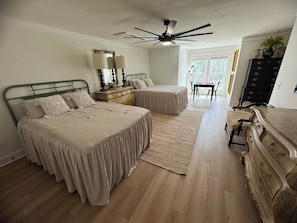5 bedrooms, desk, iron/ironing board, free WiFi - Country Living, minutes from town. (Hahira)