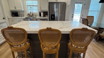 Micro-ondas, fogão, cooktop, lava-louças