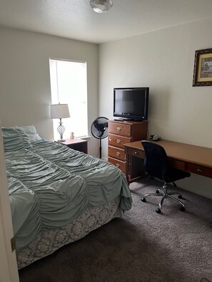 3 bedrooms, WiFi, bed sheets - 3-Bedroom Townhome in Central Texas - Fully Furnished, including all utilities. (Killeen)