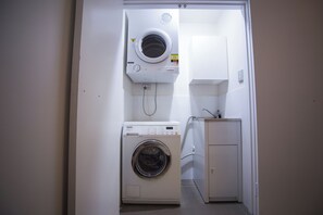 Interior - Cosy Family-sized Apartment Near Sydney Olympic Park Flemington Market Station (Homebush West)