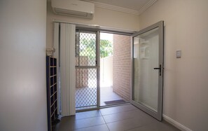 Interior - Cosy Family-sized Apartment Near Sydney Olympic Park Flemington Market Station (Homebush West)