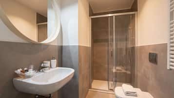Dusche, Haartrockner, Bidet, Handtücher
