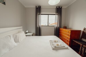 Bügeleisen/Bügelbrett, kostenloses WLAN, Bettwäsche