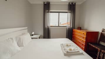 Iron/ironing board, free WiFi, bed sheets