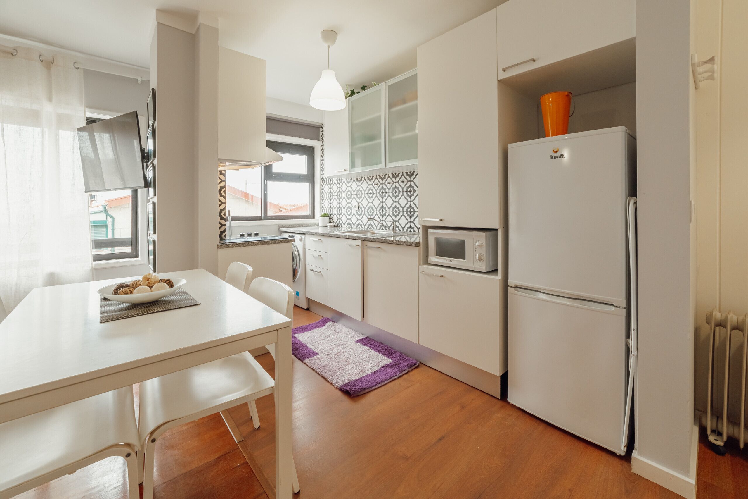 Fridge, microwave, oven, coffee/tea maker