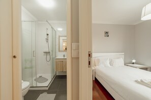 熨斗/熨衫板、免費 Wi-Fi、床單