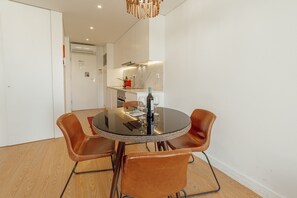 Dining - DOWNTOWN BRIGHT & BALCONY APARTMENT by VACATIONY (Oporto)