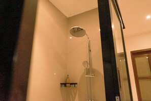 Towels, soap, toilet paper - Villa Puri Kembar – A Serene Escape with a Private Pool & Stunning Views (Bali)