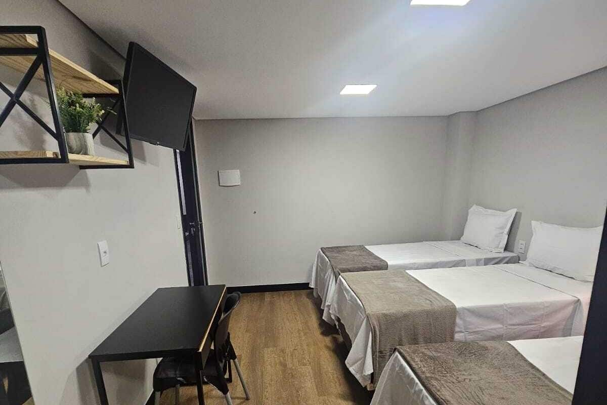 Habitación triple Deluxe | Espacio para trabajar con laptop y wifi gratis