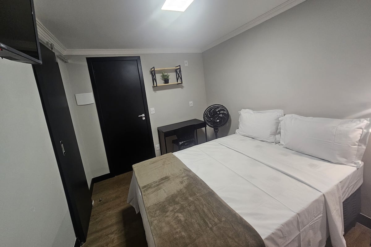 Habitación doble Deluxe | Espacio para trabajar con laptop y wifi gratis