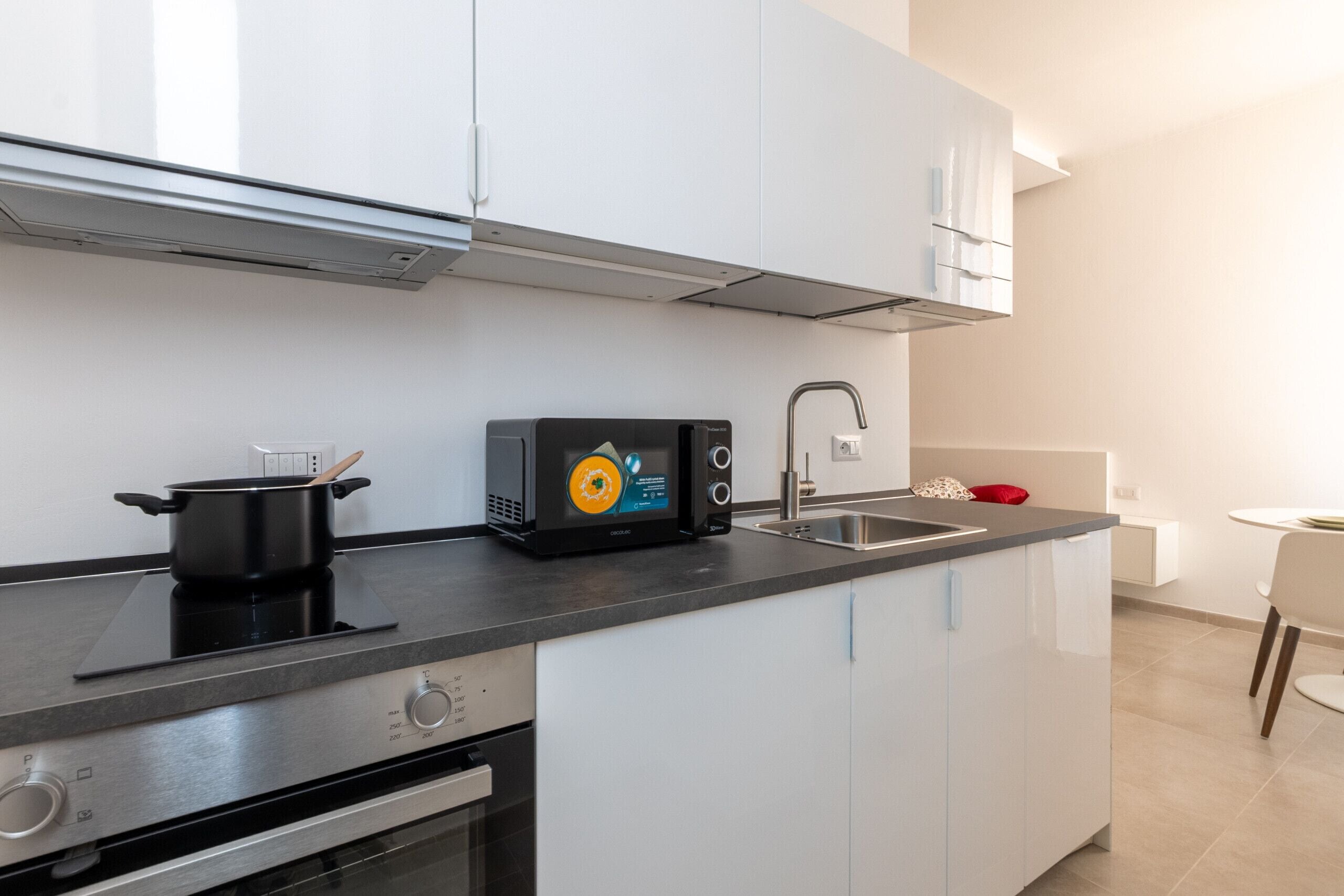 Macchina per tè/caffè, frigorifero, microonde, forno