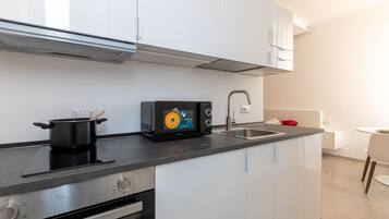 Macchina per tè/caffè, frigorifero, microonde, forno